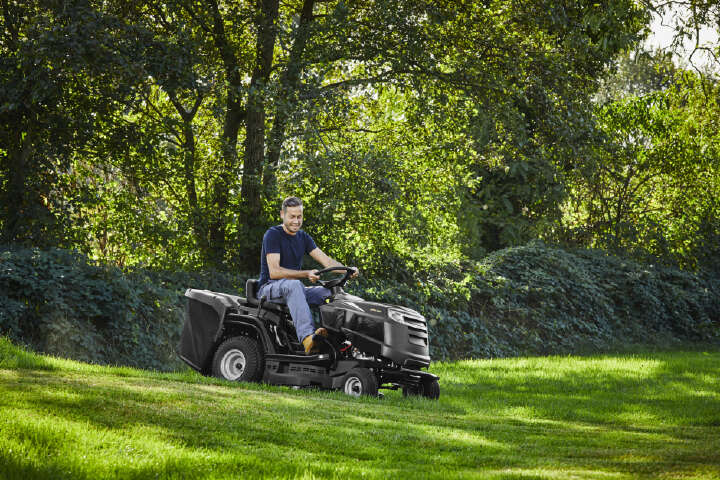 ALPINA Benzin-Rasentraktor AT4 84 A